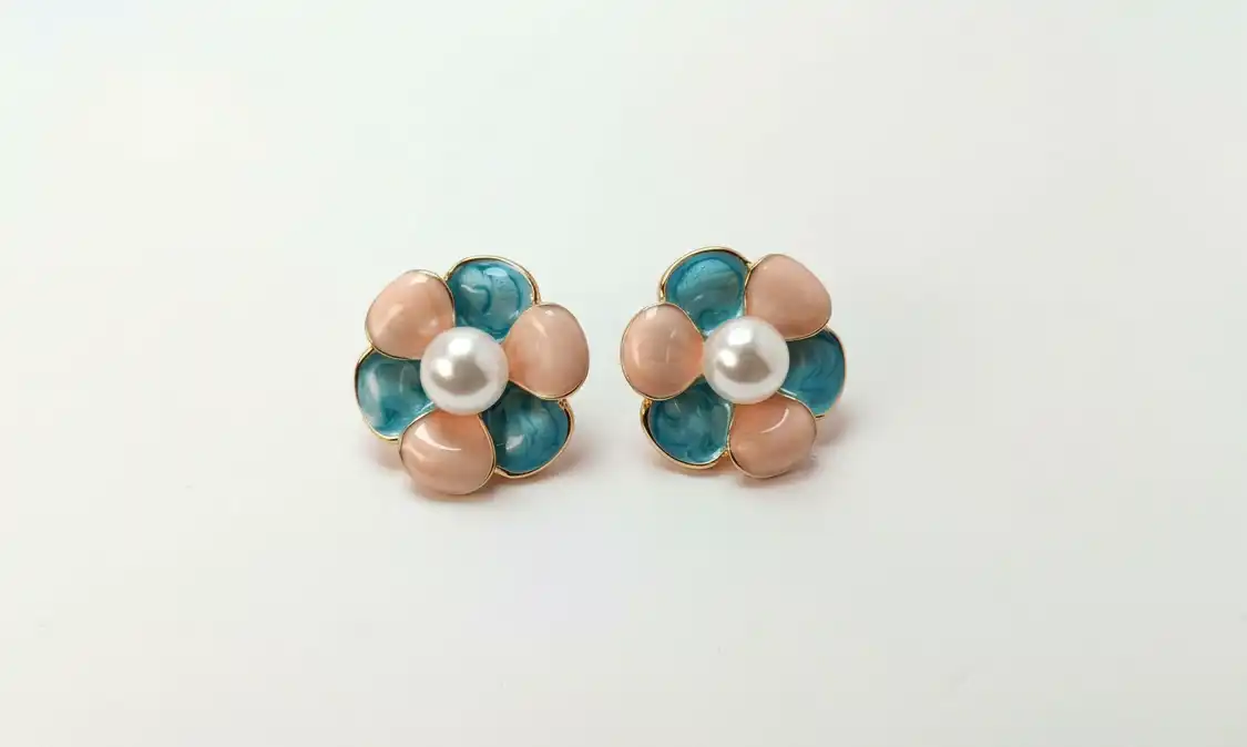 Floral Pearl Stud Earrings – Pastel Elegance